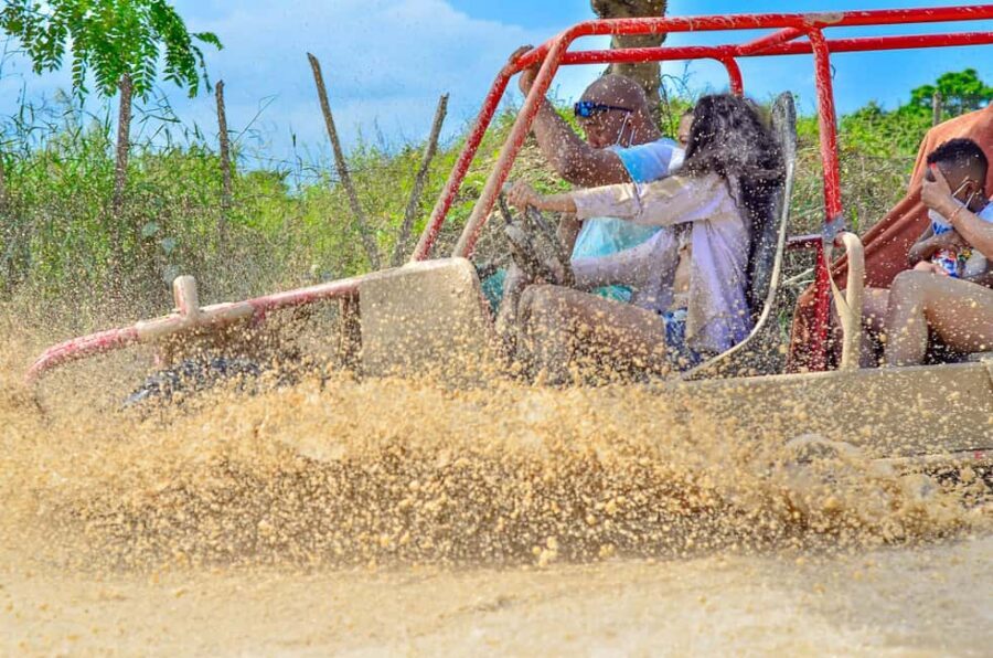 Booggy Adventure en Macao: Cuevas, Playa y Barro Extremo - Driving the buggy: off-road tracks, slow bumps, and real moments of fun