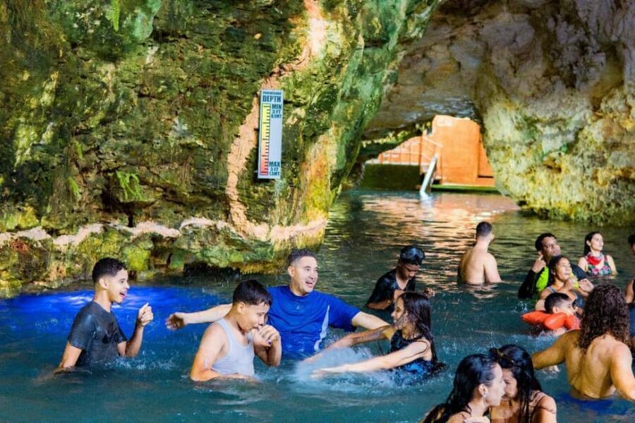 Booggy Adventure en Macao: Cuevas, Playa y Barro Extremo - The typical house tasting: tobacco, coffee, and cocoa with a sales edge