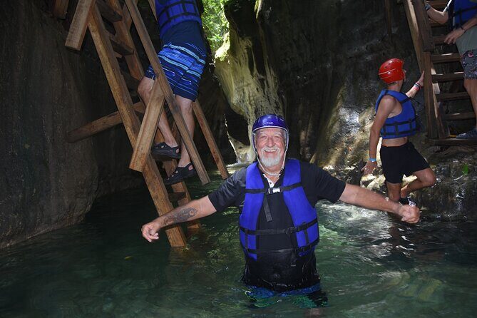 Excursion in Damajagua's 7 Waterfalls With Food Included DR! - Getting to the park in Puerto Plata: pickup, van ride, and driver-finding reality