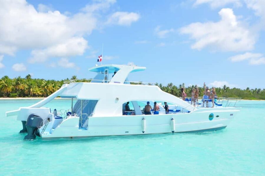 From Samaná: Whale Watching and Cayo Levantado Island Tour - Boat Etiquette and Seating: How to Get a Better View