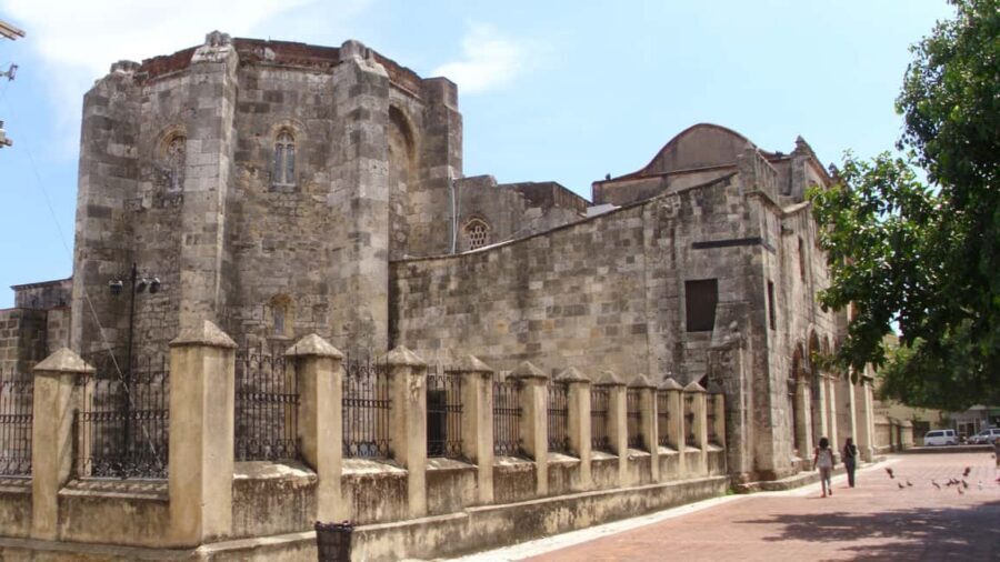 From Santo Domingo: Full day Historical Tour with Lunch - Presidential Palace and Faro a Colón: fast stops with real perspective