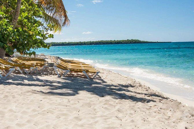 Full-Day Catalina Island Snorkeling Tour from La Romana - On board the Paradise: comfort, crowds, and staying out of trouble