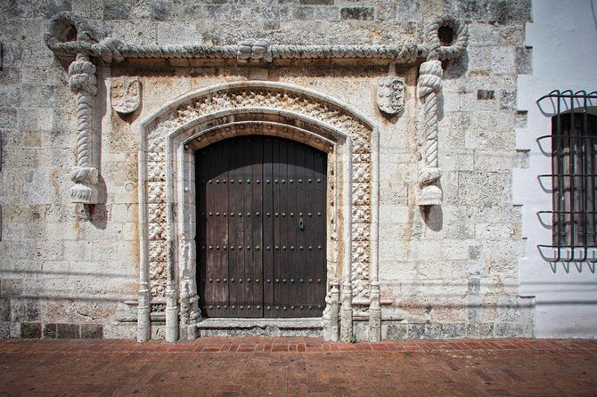 Full-Day Santo Domingo City Tour from Punta Cana - Lunch at a Dominican restaurant: good break, keep expectations flexible