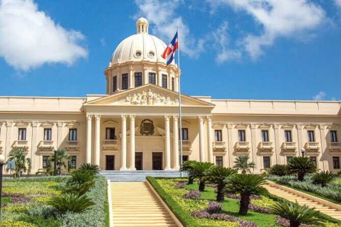 Full Day Santo Domingo City Tour: History of the Caribbean From Punta Cana - Alcázar de Colón: a personal slice of Columbus family life