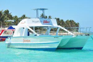 Half-Day Snorkeling Cruise and Natural Pool with Open Bar - Getting to the beach and boarding the 65-person catamaran