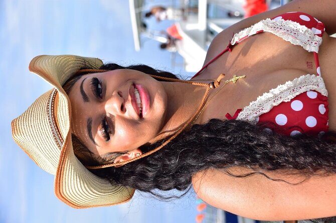 Hip Hop Adult Only Party Boat with Unlimited drinks & Sandba stop - The DJ and the music mix: where the magic usually happens