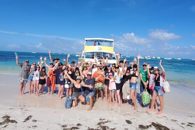 Hip Hop solo para adultos PartyBoat con Bebidas ilimitadas y Bar - Cruising Bavaro Beach and Playa Bibijagua: Your “Sea First” Stops