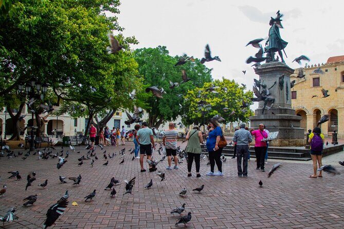 Historical Tour of Santo Domingo and 3 eyes Caves with Lunch - Colon Lighthouse and the presidential palace photo stops