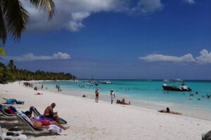 Isla Saona El Paraiso del Caribe - Saona Island beach time: white sand and turquoise water