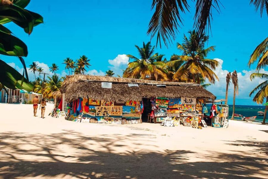 La Romana: Saona Crusoe VIP for cruise guests - Catuano Beach lunch and hammocks: the pause that keeps the day enjoyable