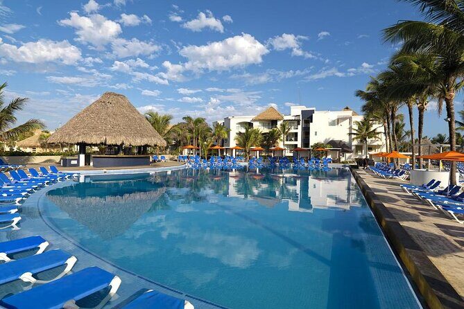 Majestic Elegance - Round Trip Shuttle - Punta Cana Airport - Price that makes sense when you split it up