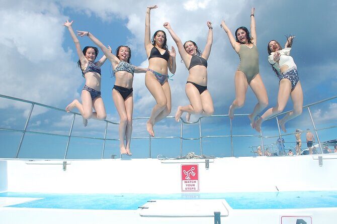 Party boat, Snorkeling, Sand-bar open bar in Bávaro Beach - The 3-hour party catamaran along Bávaro Beach