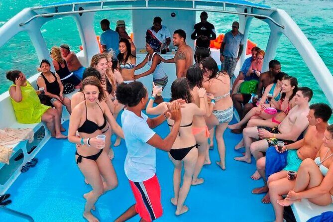 Party boat, Snorkeling, Sand-bar open bar in Bávaro Beach - Who this Punta Cana catamaran suits best (and who should skip)