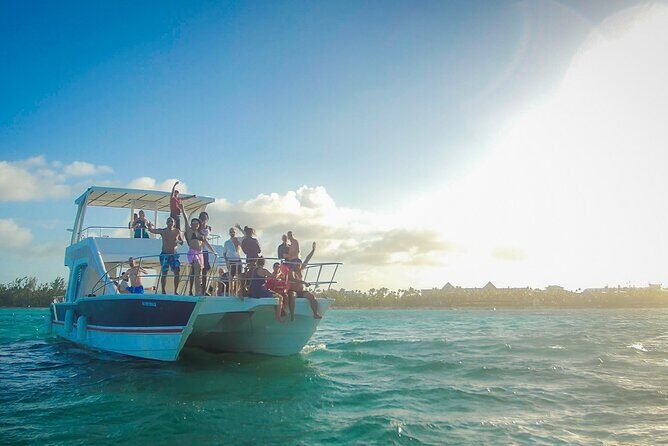 Party Boat /View Dolphins / Snorkling /Free Drinks and Transportation - The Crew and Music Energy: Why This Can Feel Amazing