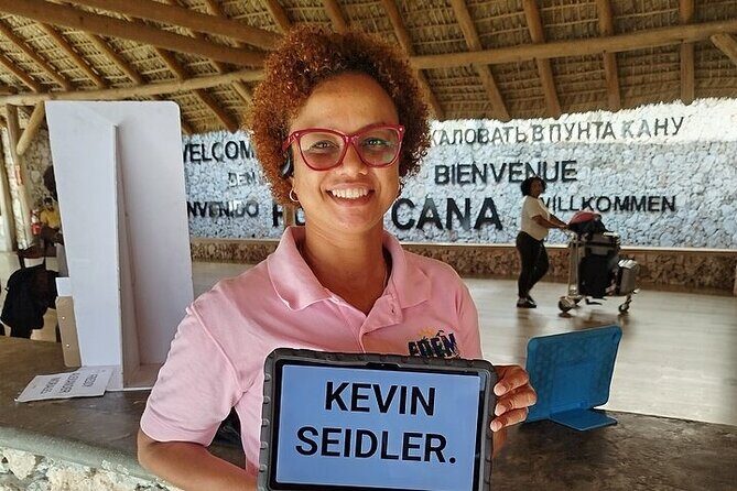 Private Transfer Punta Cana Airport to/from Bahia Principe Bouganville - Entering the airport flow: meet-and-greet with your name