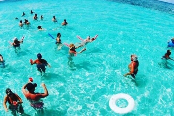 Punta Cana Booze Cruise, Snorkeling, Bar Entertainment Open Bar - Natural Pool Off Bávaro Beach: Where the Party Phase Starts