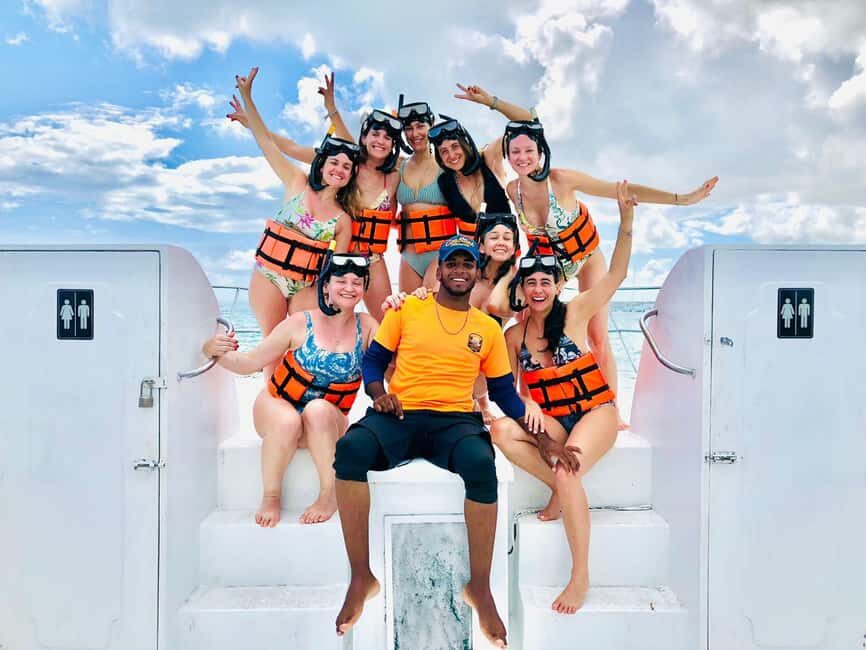 Punta Cana: Booze Cruise with Snorkel and Natural Pool Stop - A 3-hour Punta Cana plan built for partying and water time