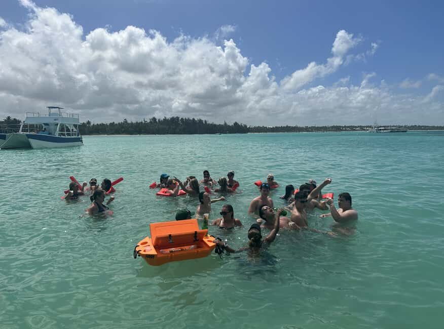 Punta Cana: Booze Cruise with Snorkel and Natural Pool Stop - La Piscina Natural: the one-hour break that turns into the main event