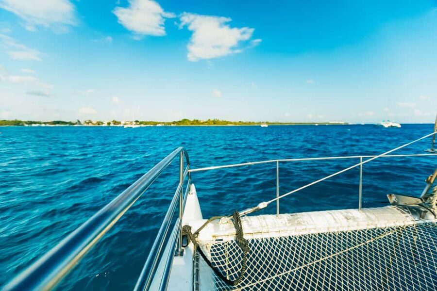 Punta Cana: Catamaran Boat to Saona Island with Buffet Lunch - Bayahibe Beach Views: A Scenic Midway Moment