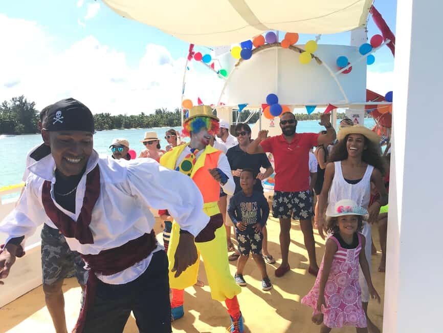 Punta Cana: Catamaran Family Tour - The crew vibe and multilingual service