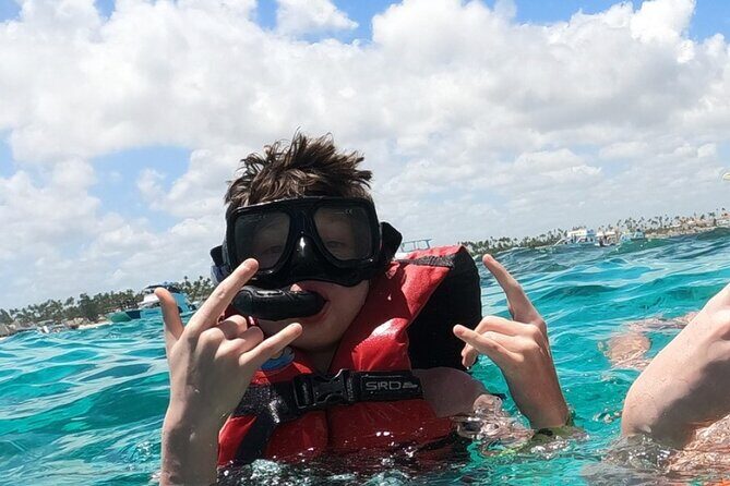 Punta Cana: Catamaran Tour, Reef Snorkeling and Unlimited Drinks! - The crew makes or breaks it: Sofia, Jay, Pablo, and more
