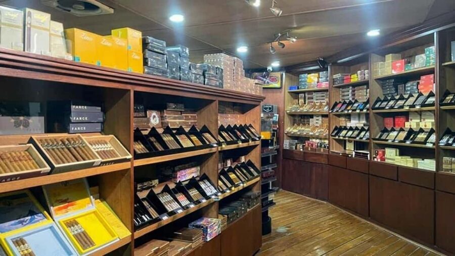 Punta Cana: Don Lucas Cigar Factory & Rum Tour with Pickup - Oliver & Oliver Rum Lounge: a guided Dominican rum tasting