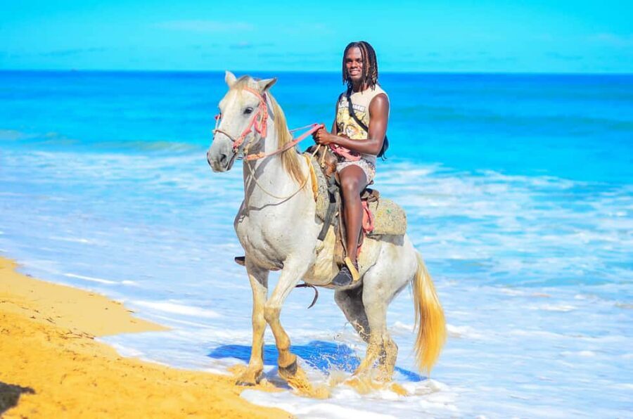 Punta Cana: Macao Beach & Forest Horseback Riding Tour - The Macao Beach break: photos, cool-down time, and swim shoes