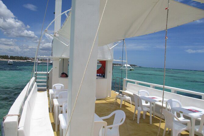 Punta Cana Private Boat (BBQ included) - The mid-trip BBQ stop: why eating over the sea feels different