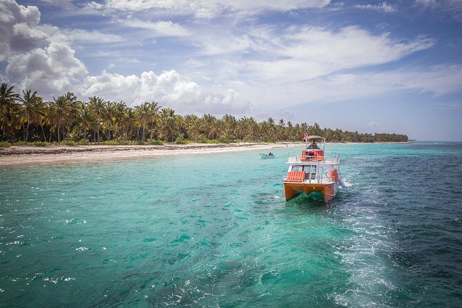 Punta Cana Private Catamaran Cruise with Drinks and Light Snacks - When the water stops get crowded (and how to handle it)