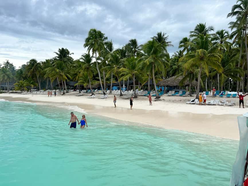 Punta Cana: Saona Island Tour with Lunch and Drinks - Saona Island free time: near-three-hours to swim, walk, and slow down
