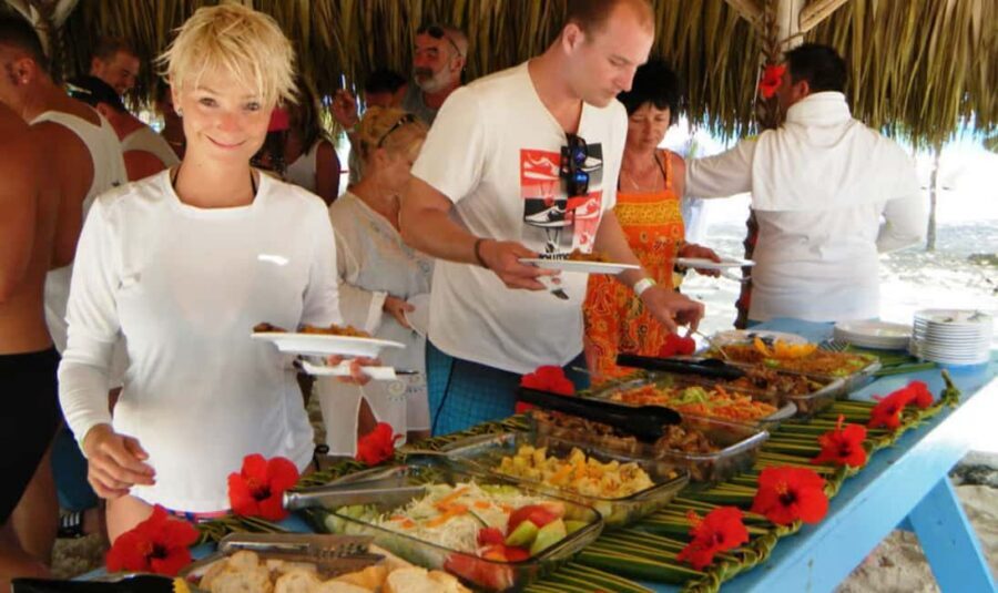 Punta Cana: Saona Island Tour with Lunch and Drinks - Drinks and open bar: when the party starts on the catamaran