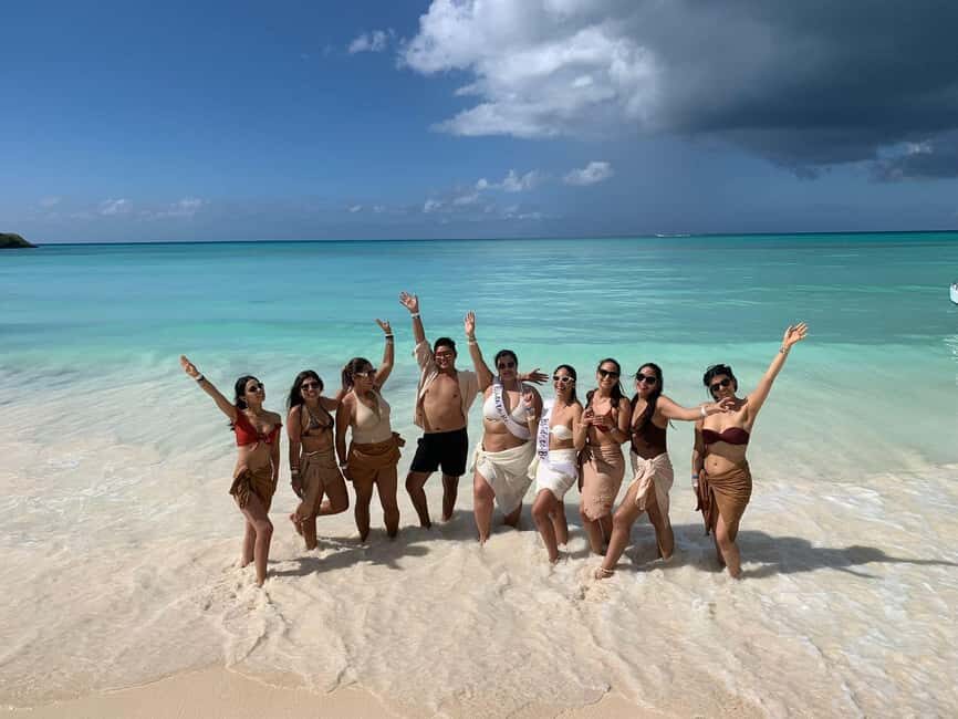 Punta Cana: Saona Island VIP 4 first-class beach and sunset - Playa Toro Lunch on the Sand: The Best Kind of Break