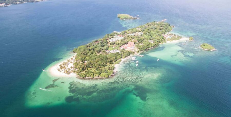 Samana: Cayo Levantado Day Trip by Boat - Beachside food and fruity cocktails: good enough, plan smart