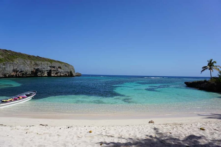 Samana: Fronton & Madame Beach tour Las Galeras - Playa Frontón: two hours for swimming, cliffs, and snorkeling