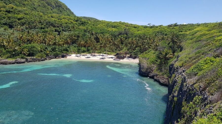 Samana: Fronton & Madame Beach tour Las Galeras - Playita lunch (1:30 to 2:00): traditional food on the sand