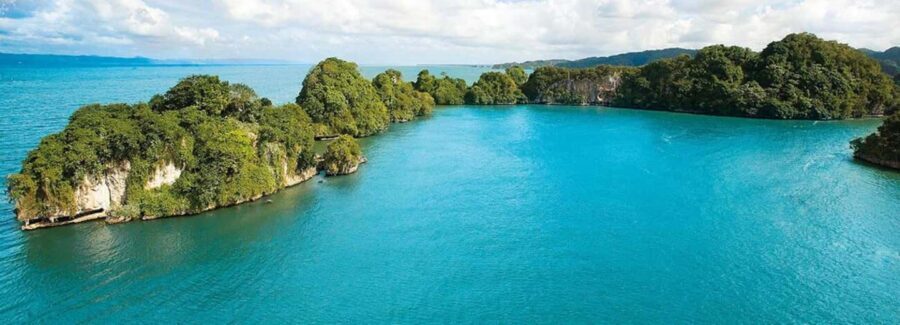 Samana: Visit Samana, Los Haitises Park, and Cayo Levantado Island - The speedboat run on Samaná Bay: why the ride matters