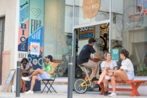 Santo Domingo: City Highlights Guided Bike Tour - Meet at Zona Bici: Bikes, Helmets, and the Real Pace of 7 KM