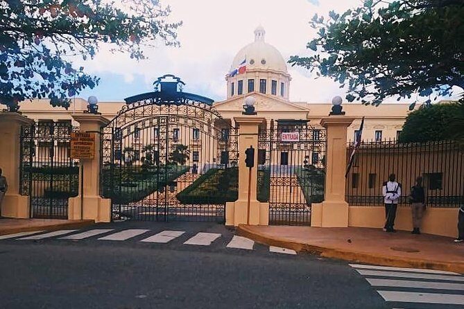 Santo Domingo City Tour: History of the Caribbean - Lunch and refreshments: where you’ll eat and what to expect