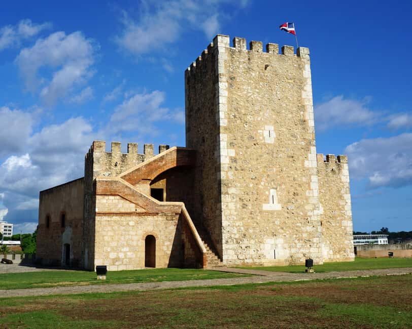 Santo Domingo: Colonial Zone Tour with tasting - Starting in the Colonial Zone at Parque Colón’s Sun Clock