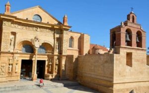 Santo Domingo: Colonial Zone Tour with tasting - Catedral Primada de América: The first cathedral in the Americas