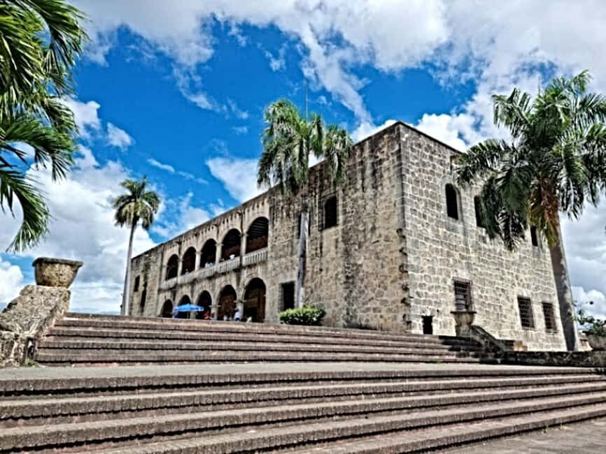 Santo Domingo: Colonial Zone Walking Tour with Tastings - Why the Colonial Zone walking route works so well