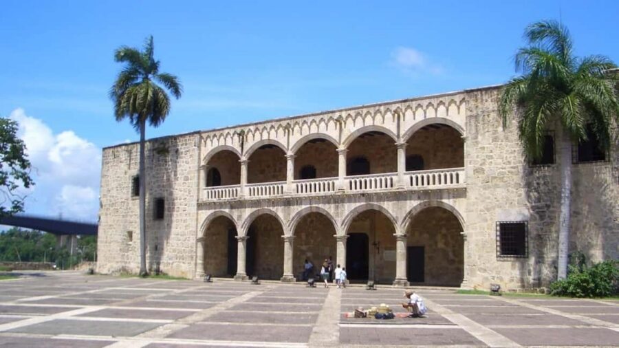 Santo Domingo: Colonial Zone Walking Tour with Tastings - Price and value: why $20 can make sense here