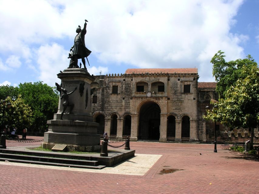 Santo Domingo: Historical City Tour - Calle Las Damas and the colonial lanes: where history meets daily life