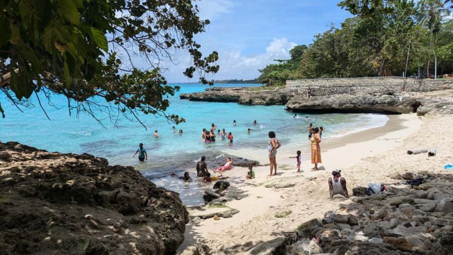 Santo Domingo: Los Tres Ojos, Boca Chica & More - The Quick Stop That Keeps the Day Smooth: Local Cafe and Shopping Time
