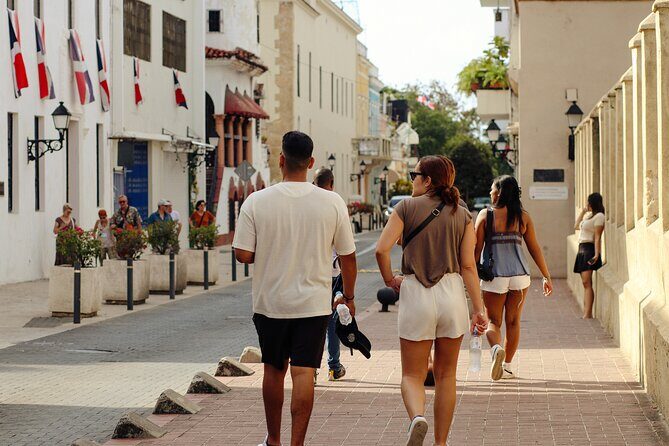 Santo Domingo Small Group Walking Tour: Beer and Specialty Coffee - Parque Colón: A Quick Stop With Big Historical Weight