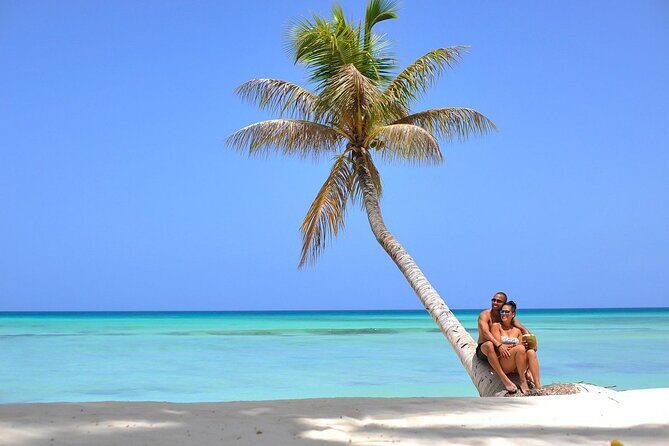 Saona Island Full Day Excursion from Punta Cana + Catamaran Party - Photos and vendors on Saona: how to keep control of your spending