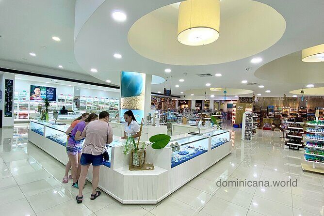 Shopping tour Punta Cana rum cigars coffee larimar chocolate souvenirs mamajuan - Chocolate factory and coffee: sweet stops that travel well