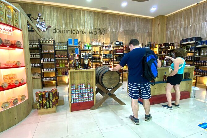 Shopping tour Punta Cana rum cigars coffee larimar chocolate souvenirs mamajuan - Bella Mare stop: where the culture tasting happens