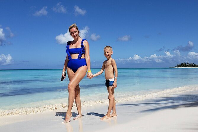 Small Group: Saona Island Full Day Tour - Palmilla Beach starfish search and short snorkeling time