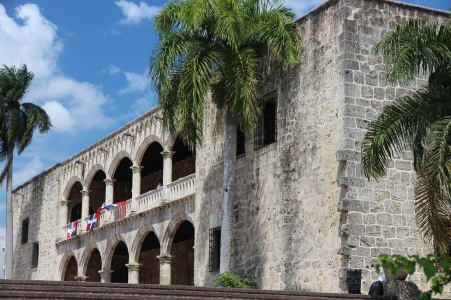 Zona Colonial Hictorical Tour with a local artist - Walking through the stops: what each place adds to the bigger picture